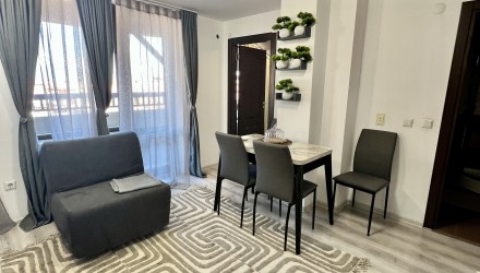 Уютен двустаен апартамент на последен етаж с панорама в Maria Antoaneta Residence