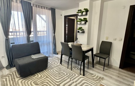 Уютен двустаен апартамент на последен етаж с панорама в Maria Antoaneta Residence