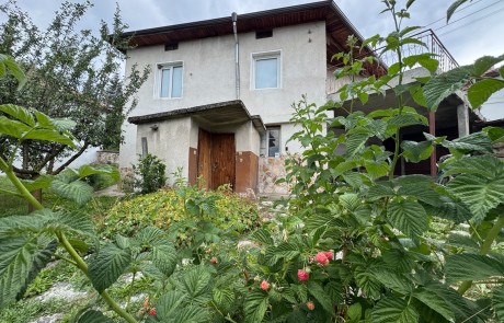 New offer! Two-storey house with yard in the village of Gorno Draglishte 