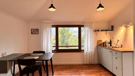 Страхотен двустаен обзаведен апартамент в сграда недалеч от парка и стария квартал на гр. Банско Страхотен двустаен обзаведен апартамент в сграда недалеч от парка и стария квартал на гр. Банско