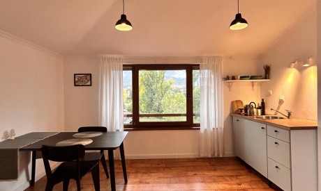 Modernly furnished one-bedroom apartment in a building not far from the park and the old quarter of Bansko