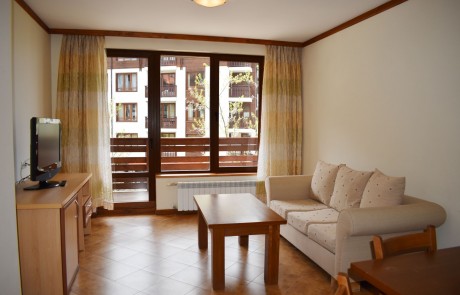 Двустаен апартамент в комплекс с басейн