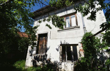 Двуетажна къща за ремонт, с. Кремен Двуетажна къща за ремонт, с. Кремен