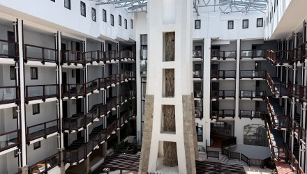 Просторно студио с гледка към планината