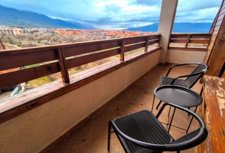 Уютен двустаен апартамент с тераса и гледка към планината в Банско