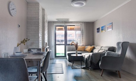 Cozy One-Bedroom Apartment with a Balcony in Bansko. 300 m from the Bansko ski lift