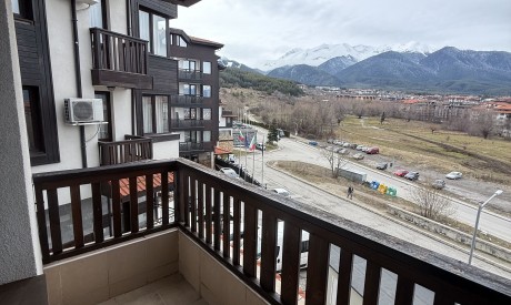 Стилен тристаен апартамент с панорамна гледка в Банско